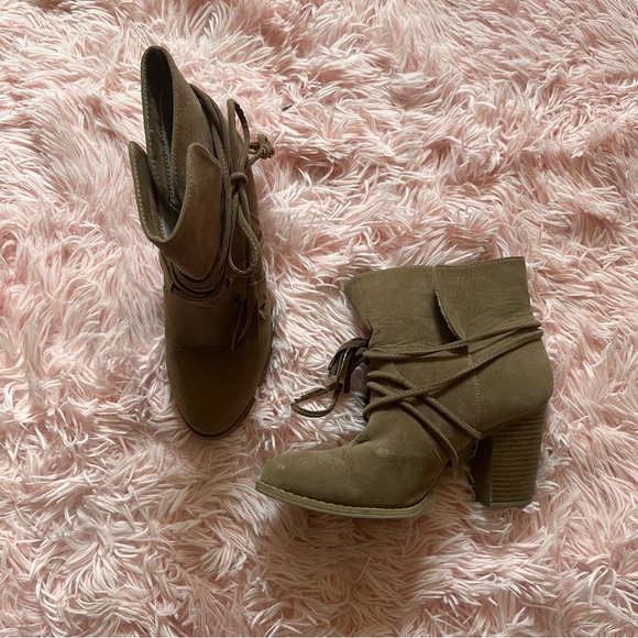 Tan booties with string size 9 - Picture 1 of 3